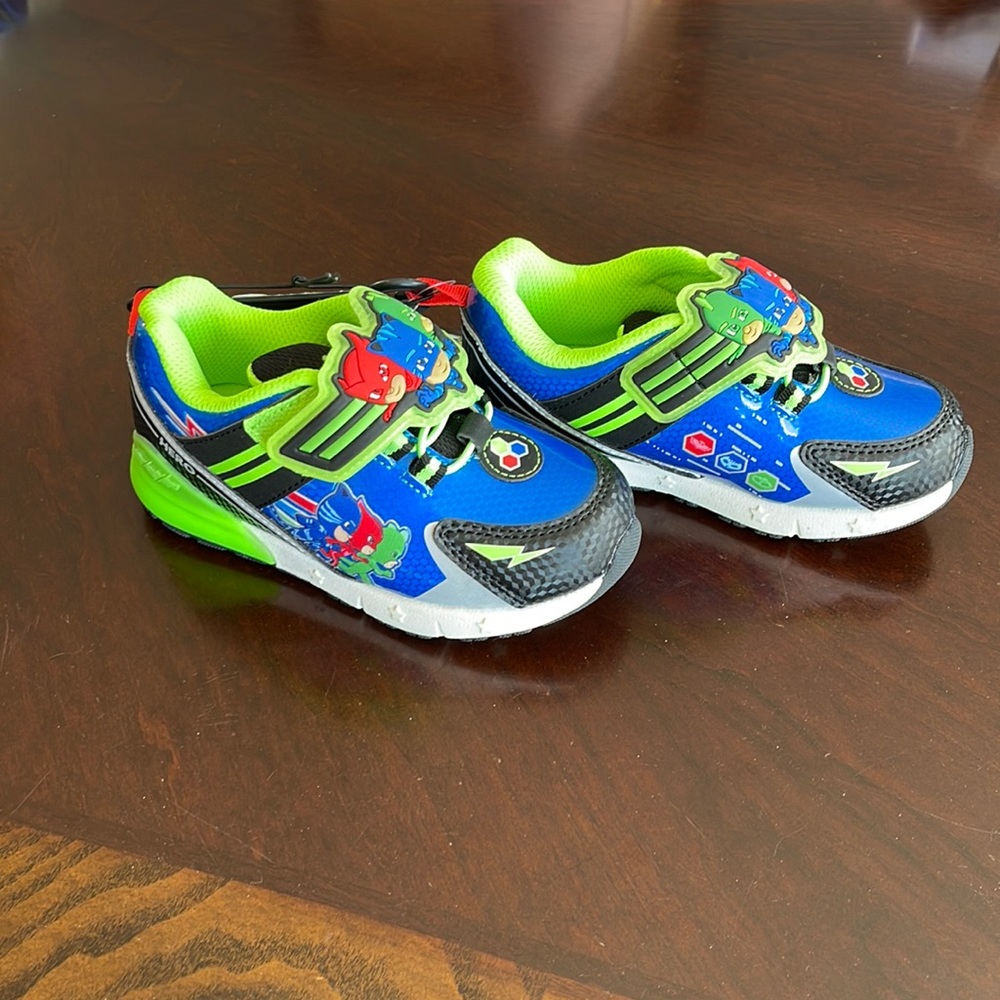 PJMASKS TODDLER BOY’S LIGHT UP  SNEAKERS COLOR: BLUE / GREEN AND BLACK NWT